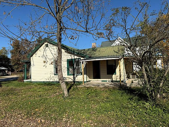 2nd image of 500 Main St