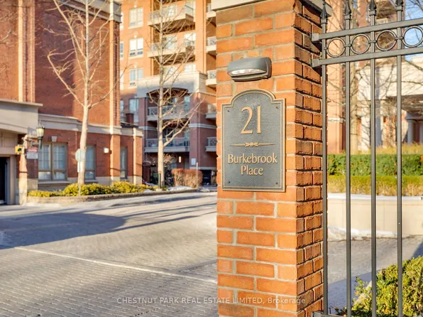 21 Burkebrook Pl Unit 804, Toronto, ON M4G 0A2