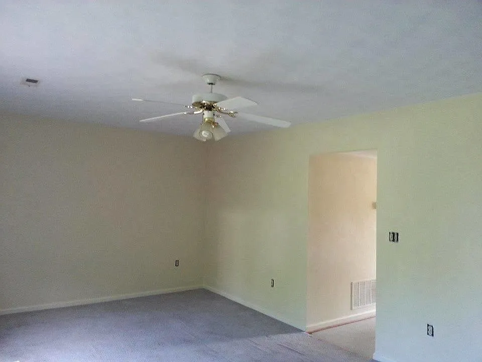 3 bed, 2.5 bath, 1800 sqft, $2,000 — Photo 2
