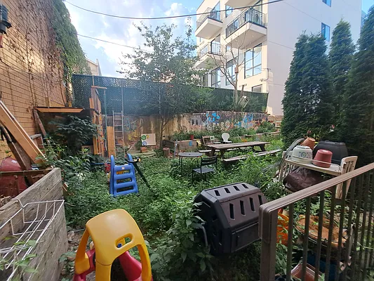 Rented by Friedman Mayer, LREB | media 22