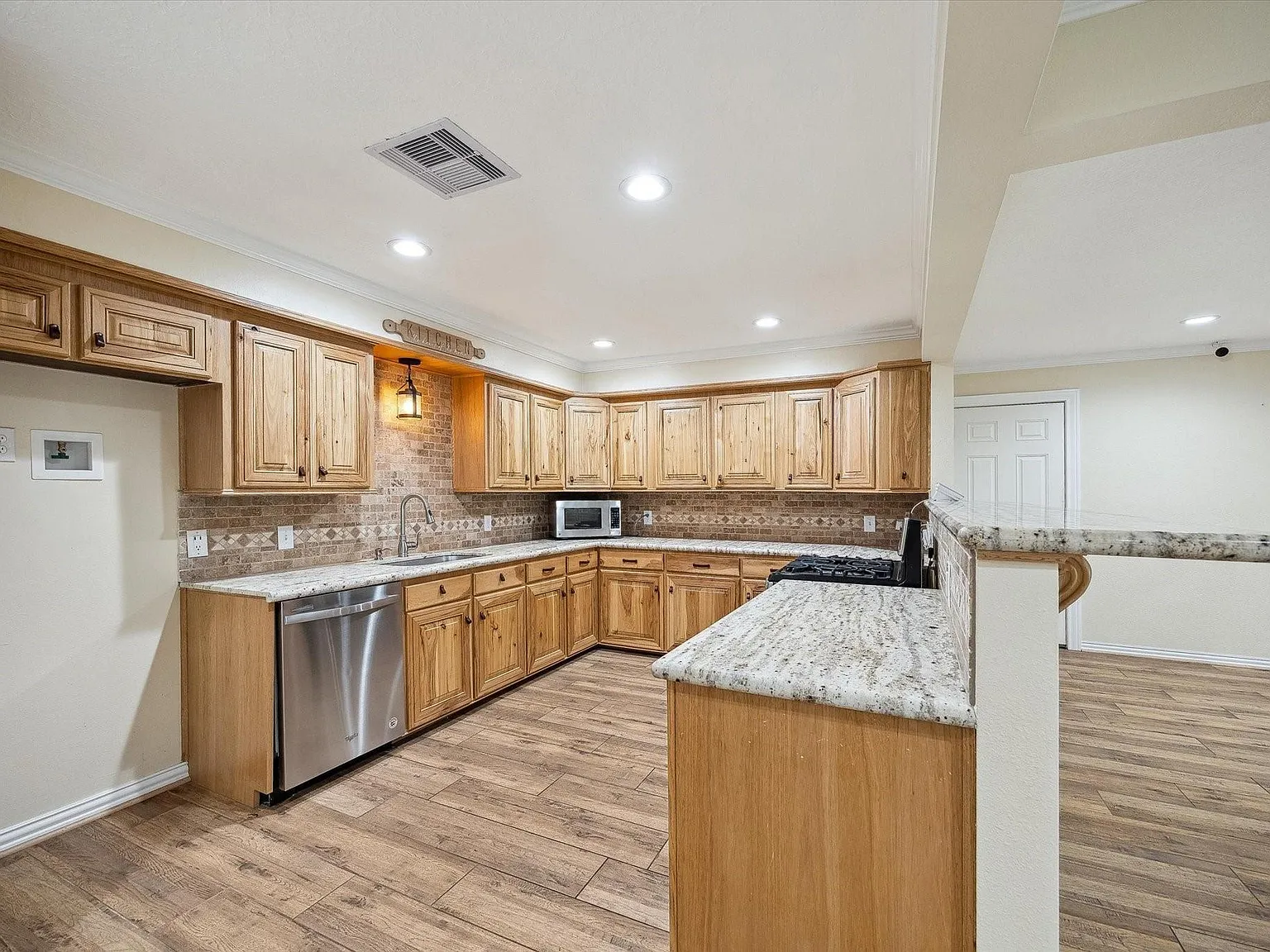 3 bed, 2.5 bath, 2000 sqft, $3,600 — Photo 4