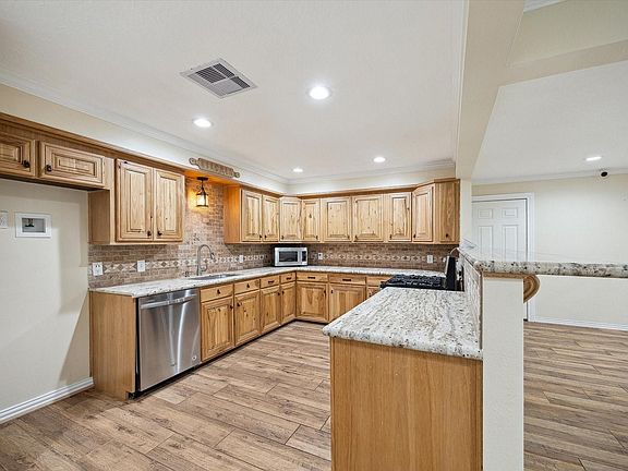 4th image of 1325 Curtin St