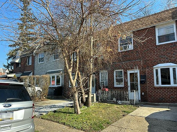 2nd image of 213 Glen Cove Rd