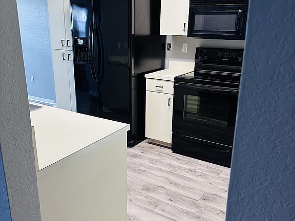 2nd image of 4205 Brentwood Park Cir