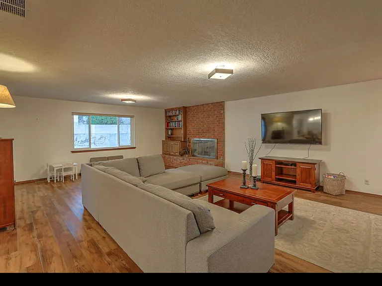 3900 Calle Castano NE — Photo 4