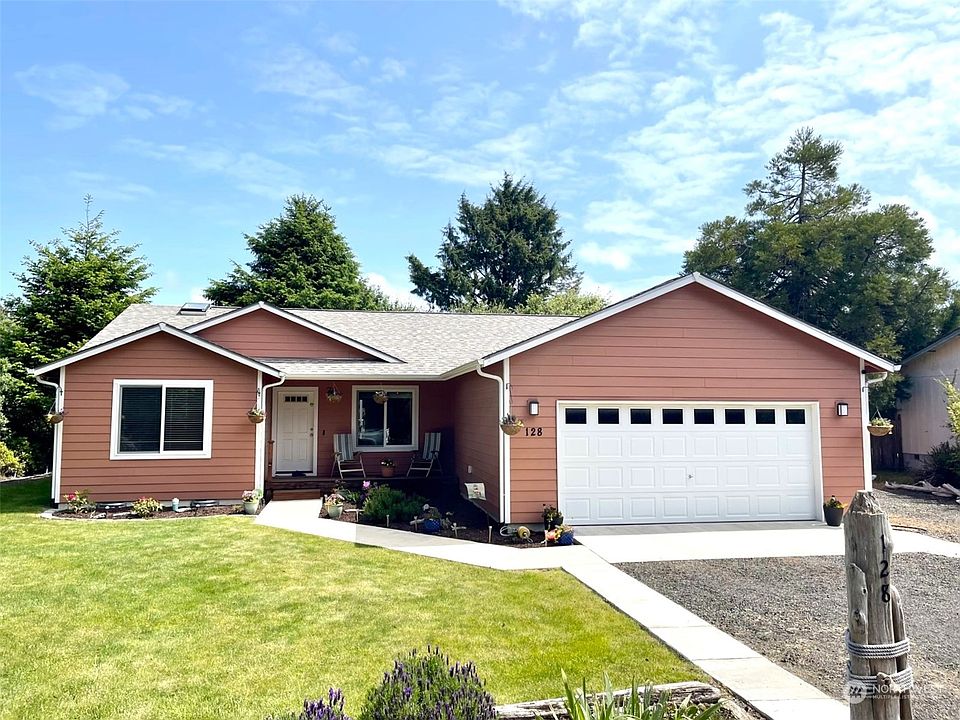 1st image of 128 Calawah Street SW