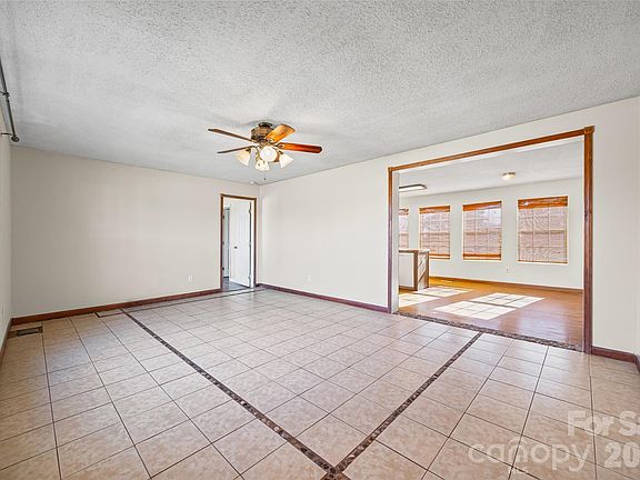 3rd image of 211 Daves Rd