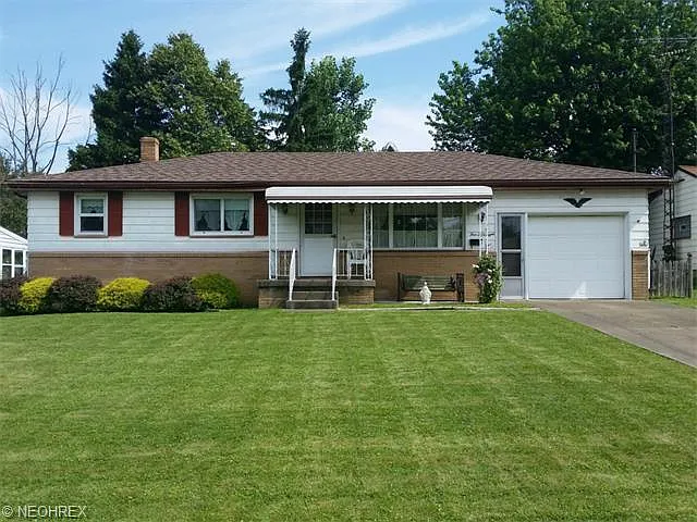 558 Powers Ave photo 1