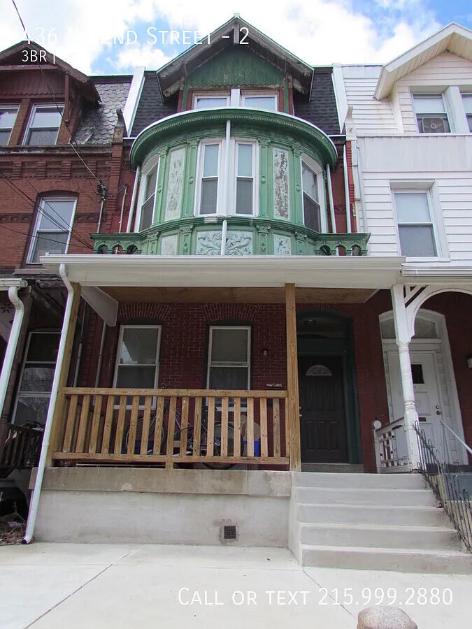 Three bedroom apartment on 32nd street! — Photo 1