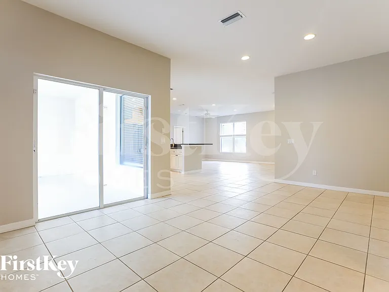 4511 Jaslo Ave — Photo 6