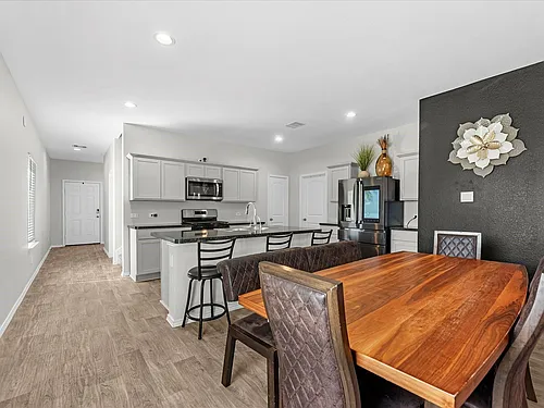 5455 Pinetree Crescent Ln Photo 1