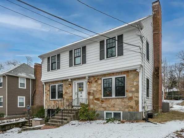 40 Waldorf Rd, Newton, MA 02461