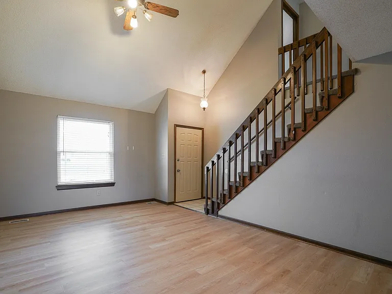 609 SE Bayberry Ln #A — Photo 3