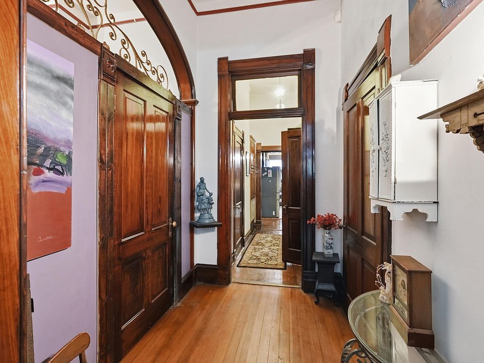 16th image of 1823 S Broadway St