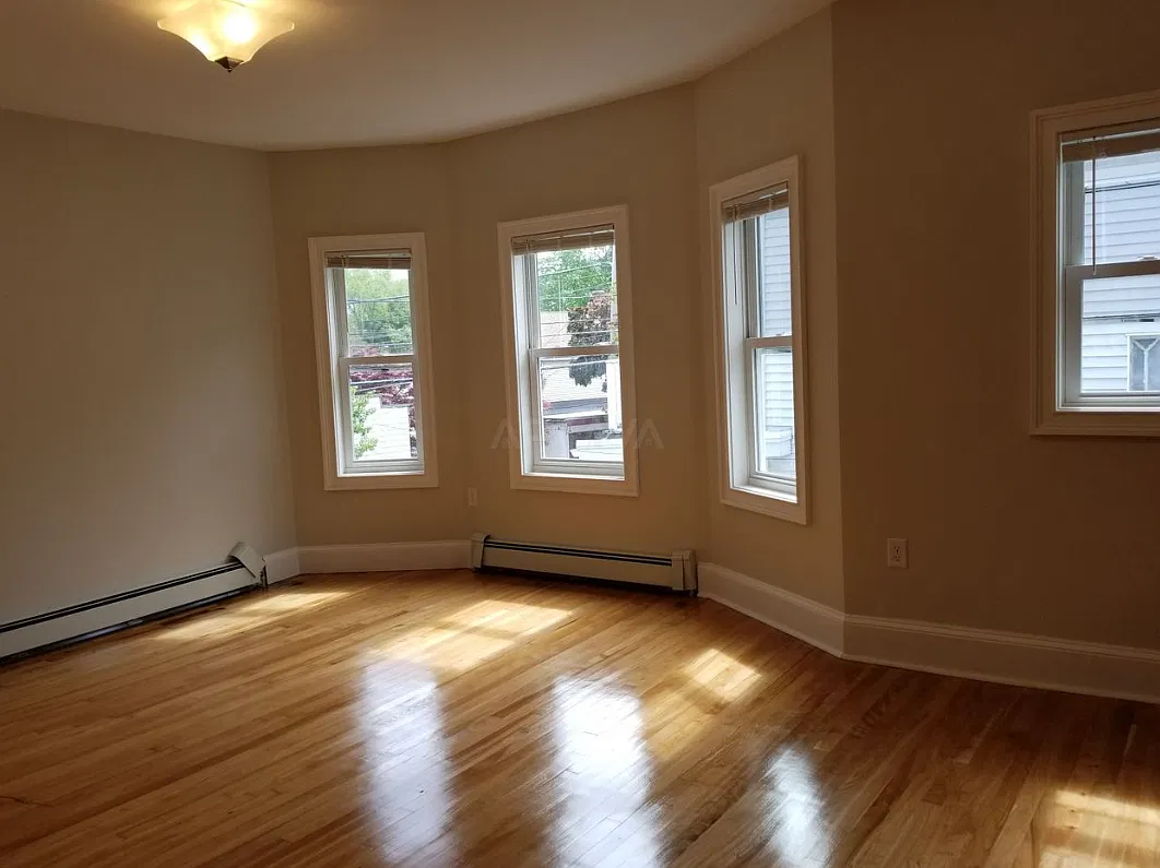 5 bed, $5,800 — Photo 3