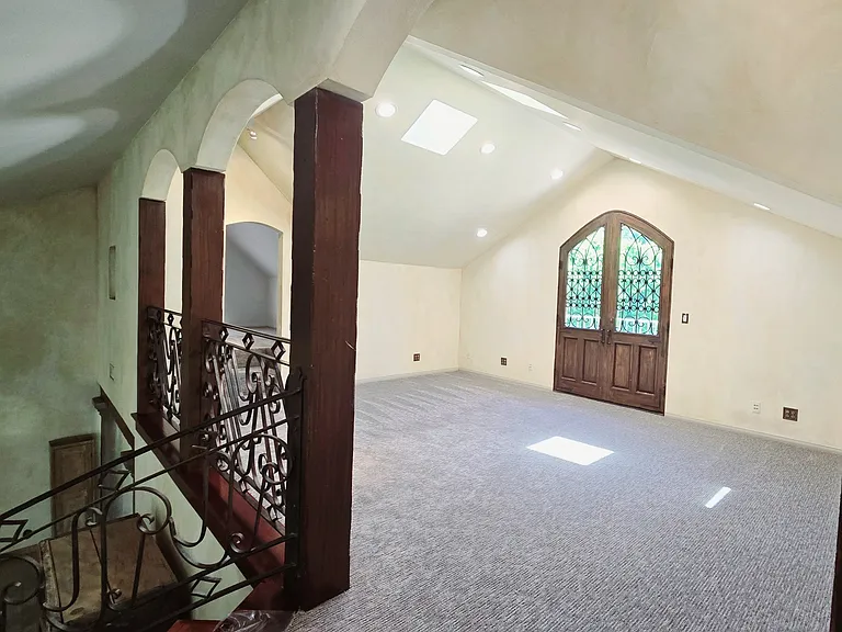 19613 Hiawatha St — Photo 19