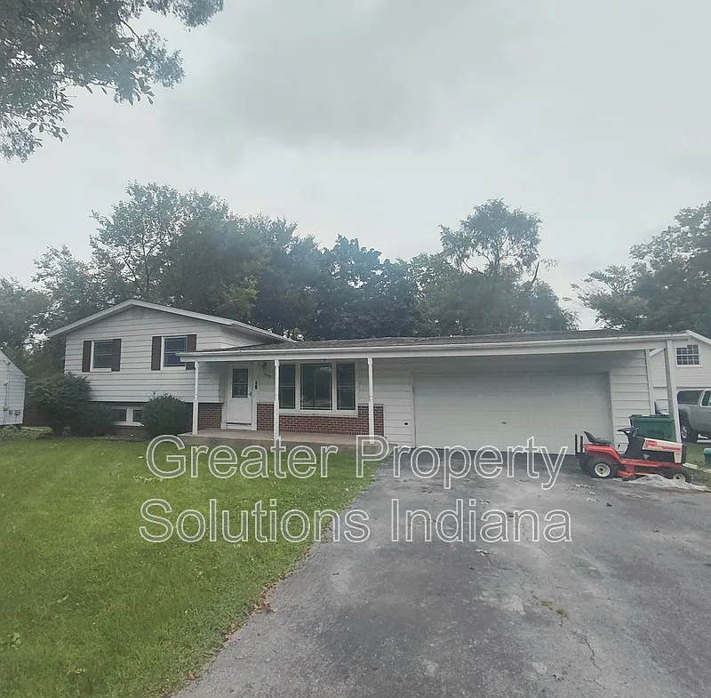 3 bed, 2.0 bath, 2350 sqft, $2,350 — Photo 1