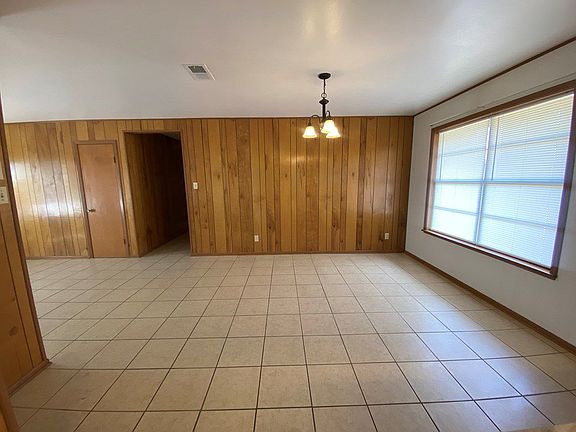 5th image of 206 Westmoor St