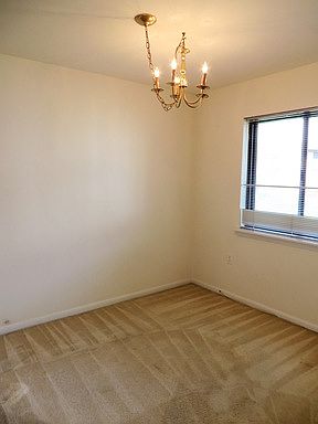 5th image of 2845 Windsor Dr APT 201
