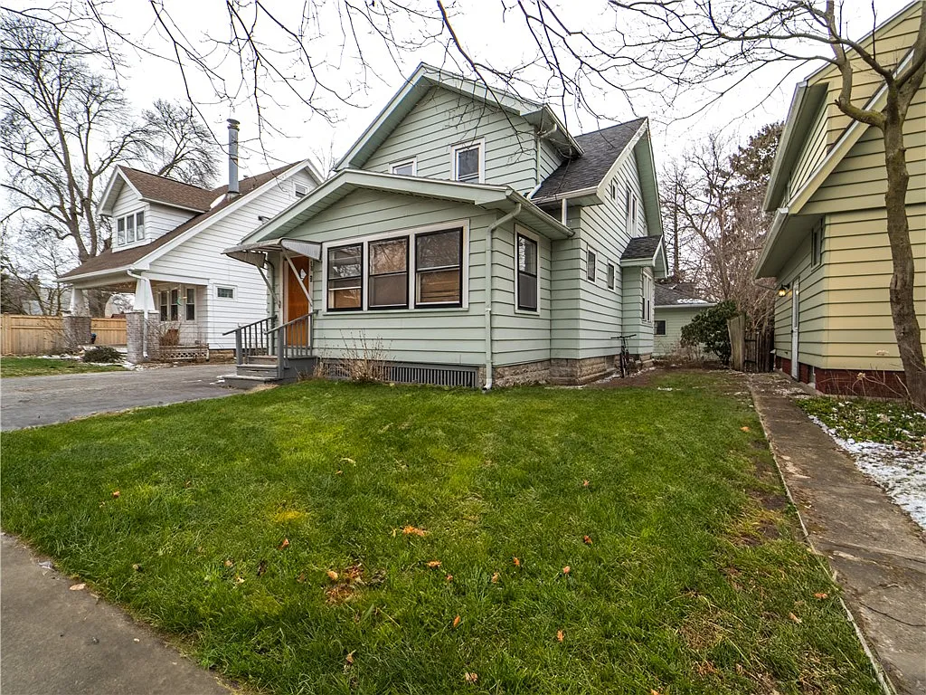 4 bed, 1.5 bath, 1600 sqft, $2,295 — Photo 2