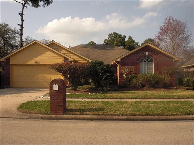 1st image of 823 N Vista Dr