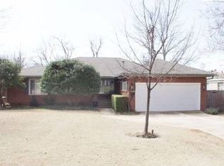1108 Hemstead Pl, Nichols Hills, OK 73116