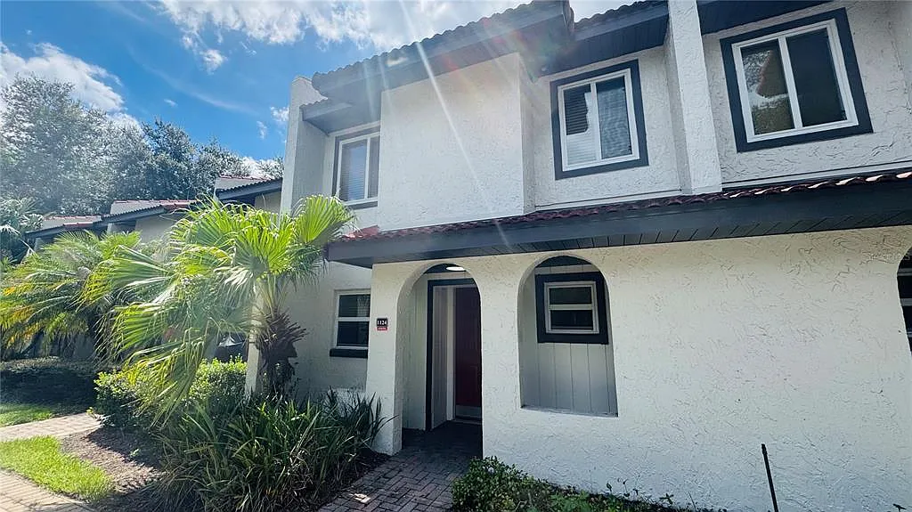 2 bed, 2.0 bath, 1052 sqft, $2,000 — Photo 1
