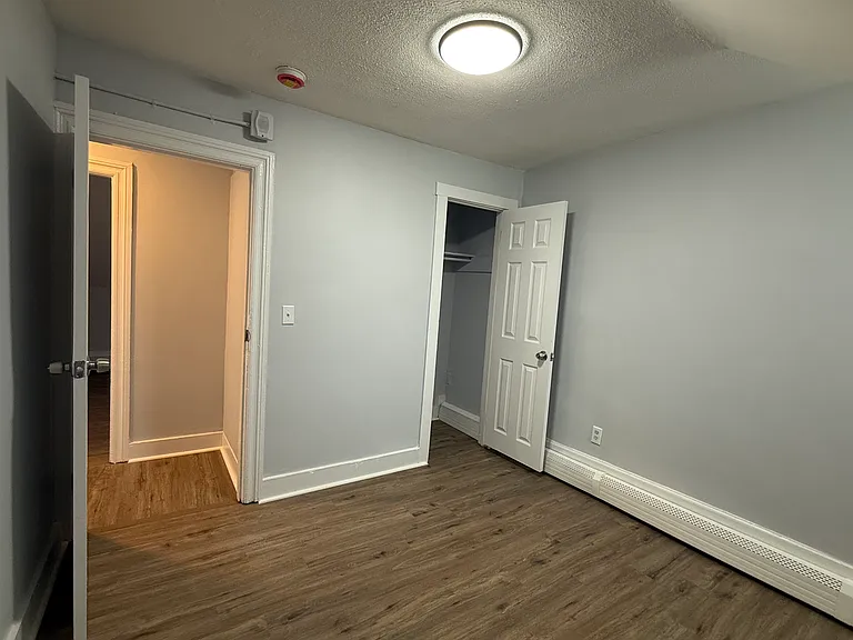 34 Amsterdam St #2R — Photo 11