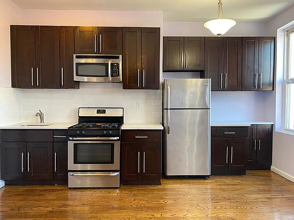 3rd image of 277 Woodbine St #3A
