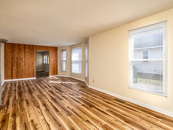 5th image of 202 S Bush Ave