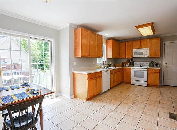 5th image of 18532 Twisted Oak Ct