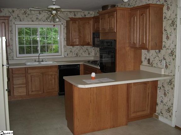 3rd image of 104 Forestdale Dr
