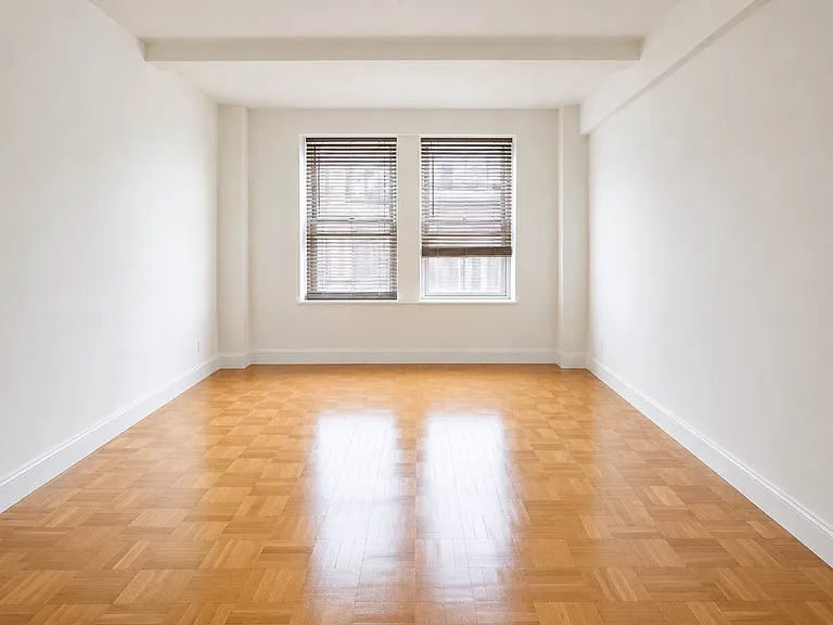433 W 34th St #5C — Photo 3