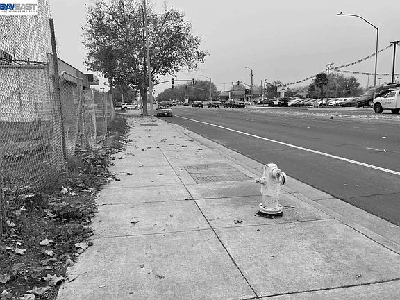 4th image of 522 W Grant Line Rd