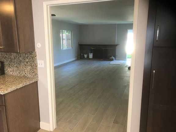 4th image of 973 Oyster St