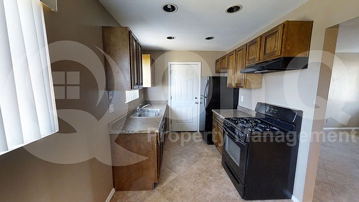 1st image of 4527 W Mitchell Dr