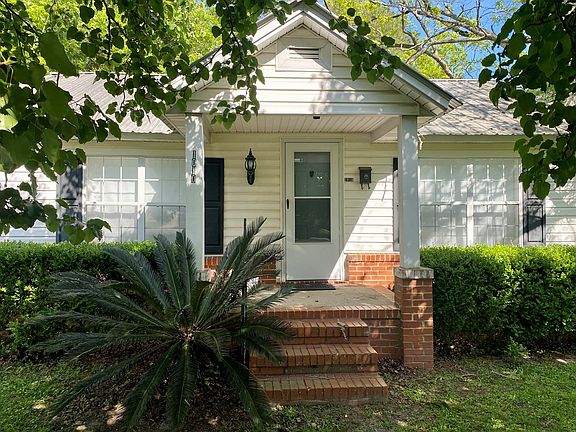 5th image of 1010 S Dogwood Dr