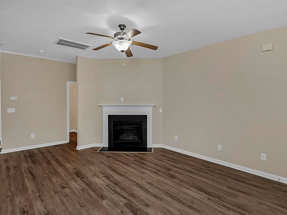 5th image of 421 Laurel Leaf Dr