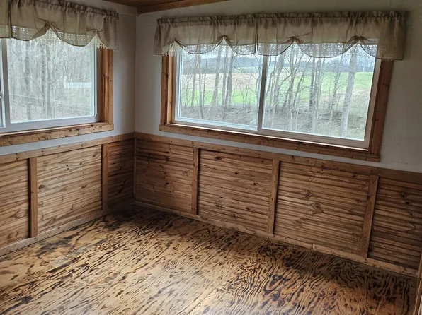 961 New Centerville Rd, Somerset, PA 15501