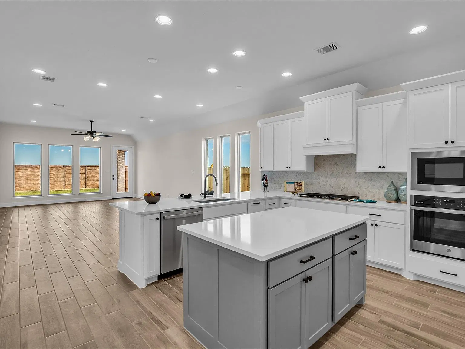4 bed, 3.0 bath, 2169 sqft, $3,000 — Photo 3