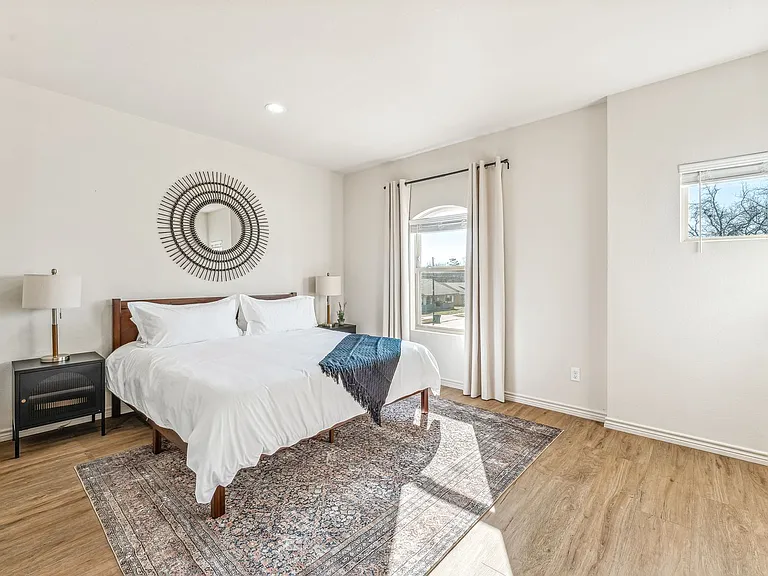 1111 W Vanderbilt St — Photo 17