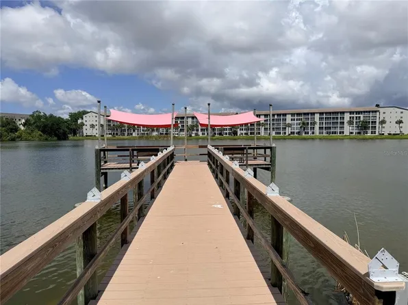 3621 Lake Bayshore Dr #J403, Bradenton, FL 34205