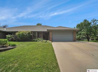 6732 Teton Dr, Lincoln, NE 68510