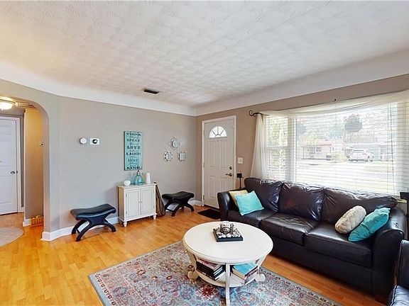 3rd image of 845 42nd Ave N