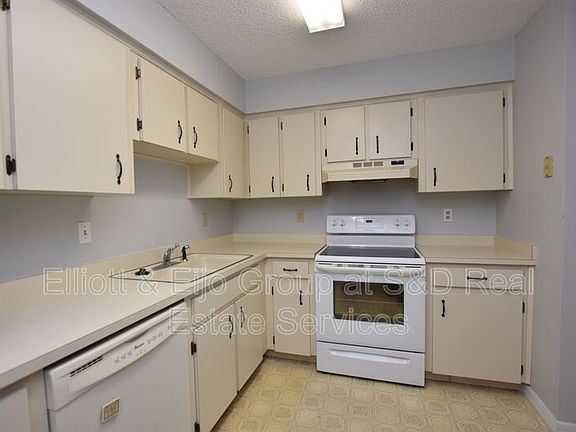3rd image of 290 Granite Dr