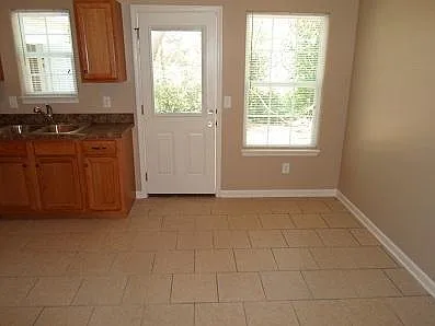 705 Crestland Ave — Photo 3
