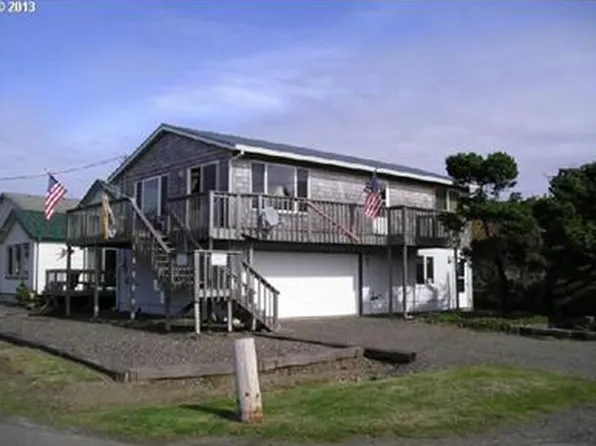 390 S Pacific St, Rockaway Beach, OR 97136