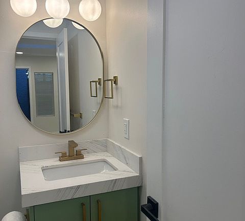 2nd image of 4664 1/2 E Talmadge Dr