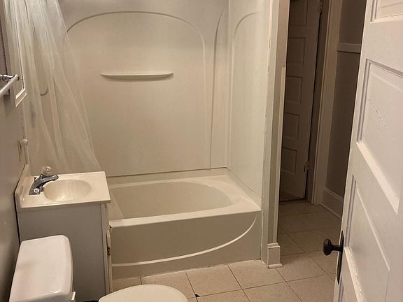 Full size bathroom
