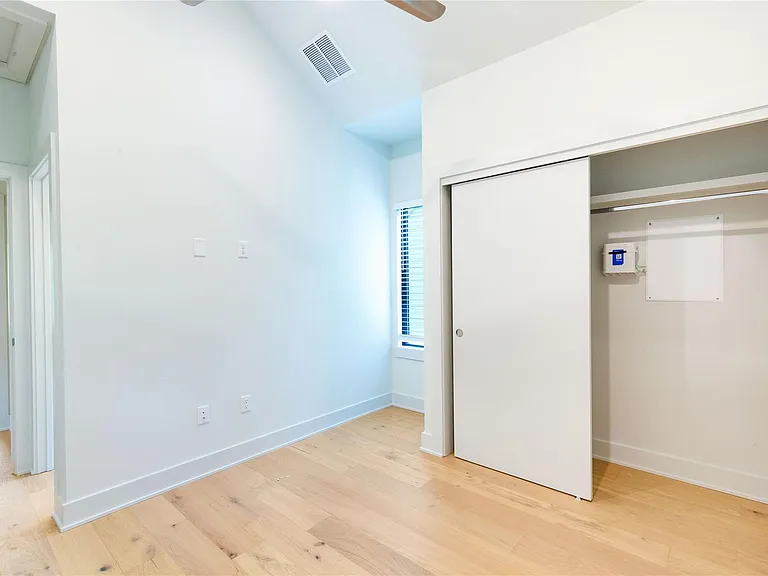 1118 Walton Ln #3 — Photo 8